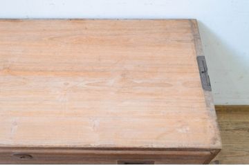 和製アンティーク　上手物!　銅金具の付いた上質な三丁引き総桐箪笥ローチェスト(桐たんす、ローボード、テレビ台、テレビボード、収納たんす、時代箪笥、引き出し)(R-069432)