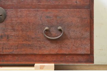 和製アンティーク　前面欅(ケヤキ)材　時代の流れを感じる風合いが魅力的な時代箪笥ローチェスト(収納タンス、引き出し、ローボード、テレビ台、テレビボード)(R-069434)