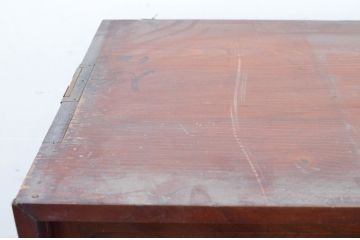 和製アンティーク　前面欅(ケヤキ)材　漆塗り　シンプルな造りの二段重ね時代箪笥(重ね箪笥、和たんす、引き出し、衣装箪笥、整理タンス、収納たんす)(R-069438)