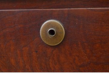 和製アンティーク　前面欅(ケヤキ)材　漆塗り　シンプルな造りの二段重ね時代箪笥(重ね箪笥、和たんす、引き出し、衣装箪笥、整理タンス、収納たんす)(R-069438)