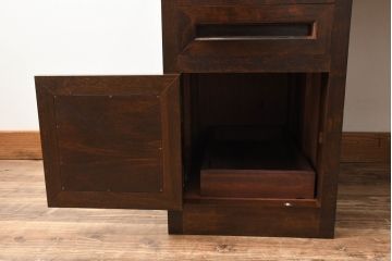 和製ビンテージ　松本民芸家具風　高山デザイン　ガラス天板付き　シックな色合いが上品な薄型両袖机(コンソールテーブル、ワークデスク、在宅ワーク用、ヴィンテージ)(R-069441)