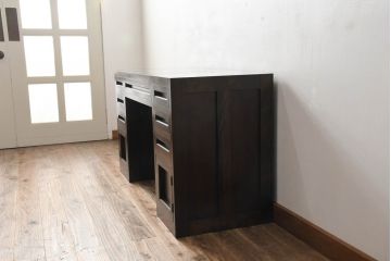 和製ビンテージ　松本民芸家具風　高山デザイン　ガラス天板付き　シックな色合いが上品な薄型両袖机(コンソールテーブル、ワークデスク、在宅ワーク用、ヴィンテージ)(R-069441)
