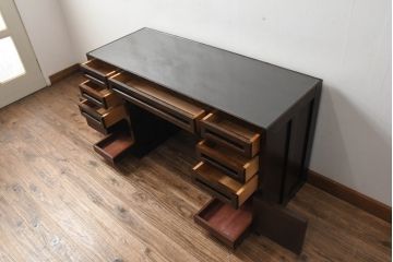 和製ビンテージ　松本民芸家具風　高山デザイン　ガラス天板付き　シックな色合いが上品な薄型両袖机(コンソールテーブル、ワークデスク、在宅ワーク用、ヴィンテージ)(R-069441)