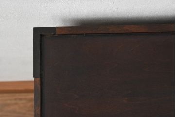 和製ビンテージ　松本民芸家具風　高山デザイン　ガラス天板付き　シックな色合いが上品な薄型両袖机(コンソールテーブル、ワークデスク、在宅ワーク用、ヴィンテージ)(R-069441)