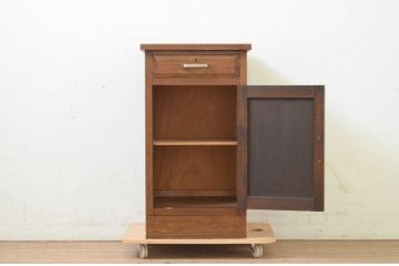 和製アンティーク　レトロ　シンプルなデザインが取り入れやすい電話台(サイドテーブル、サイドキャビネット、花台、飾り台、収納棚、戸棚)(R-069445)
