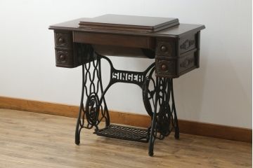ジャンク品　イギリスアンティーク　SINGER(シンガー)社　置くだけで絵になる素敵な足踏みミシン(シンガーミシン、ミシンテーブル、ミシン台、工業用ミシン、サイドテーブル、ディスプレイ、英国)(R-069450)