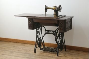 ジャンク品　イギリスアンティーク　SINGER(シンガー)社　置くだけで絵になる素敵な足踏みミシン(シンガーミシン、ミシンテーブル、ミシン台、工業用ミシン、サイドテーブル、ディスプレイ、英国)(R-069450)