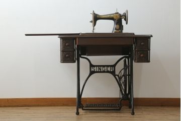 ジャンク品　イギリスアンティーク　SINGER(シンガー)社　置くだけで絵になる素敵な足踏みミシン(シンガーミシン、ミシンテーブル、ミシン台、工業用ミシン、サイドテーブル、ディスプレイ、英国)(R-069450)