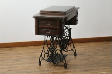 ジャンク品　イギリスアンティーク　SINGER(シンガー)社　置くだけで絵になる素敵な足踏みミシン(シンガーミシン、ミシンテーブル、ミシン台、工業用ミシン、サイドテーブル、ディスプレイ、英国)(R-069450)