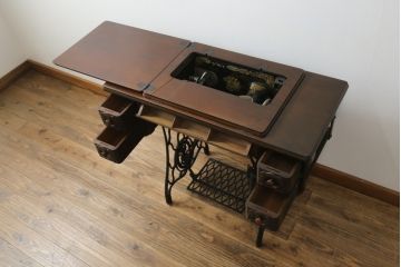 ジャンク品　イギリスアンティーク　SINGER(シンガー)社　置くだけで絵になる素敵な足踏みミシン(シンガーミシン、ミシンテーブル、ミシン台、工業用ミシン、サイドテーブル、ディスプレイ、英国)(R-069450)