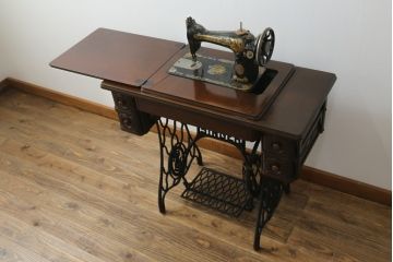 ジャンク品　イギリスアンティーク　SINGER(シンガー)社　置くだけで絵になる素敵な足踏みミシン(シンガーミシン、ミシンテーブル、ミシン台、工業用ミシン、サイドテーブル、ディスプレイ、英国)(R-069450)