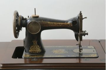 ジャンク品　イギリスアンティーク　SINGER(シンガー)社　置くだけで絵になる素敵な足踏みミシン(シンガーミシン、ミシンテーブル、ミシン台、工業用ミシン、サイドテーブル、ディスプレイ、英国)(R-069450)