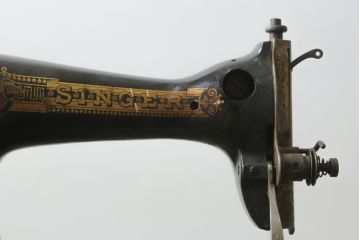 ジャンク品　イギリスアンティーク　SINGER(シンガー)社　置くだけで絵になる素敵な足踏みミシン(シンガーミシン、ミシンテーブル、ミシン台、工業用ミシン、サイドテーブル、ディスプレイ、英国)(R-069450)