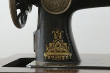 ジャンク品　イギリスアンティーク　SINGER(シンガー)社　置くだけで絵になる素敵な足踏みミシン(シンガーミシン、ミシンテーブル、ミシン台、工業用ミシン、サイドテーブル、ディスプレイ、英国)(R-069450)