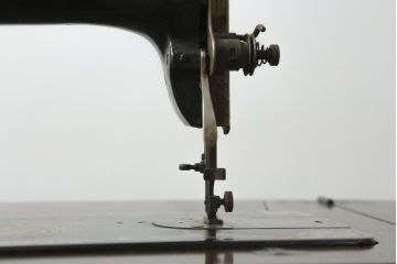 ジャンク品　イギリスアンティーク　SINGER(シンガー)社　置くだけで絵になる素敵な足踏みミシン(シンガーミシン、ミシンテーブル、ミシン台、工業用ミシン、サイドテーブル、ディスプレイ、英国)(R-069450)