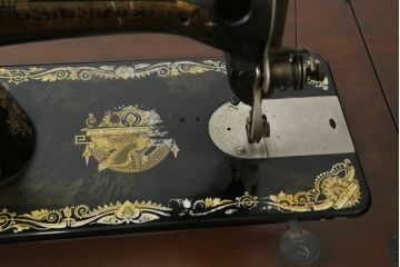 ジャンク品　イギリスアンティーク　SINGER(シンガー)社　置くだけで絵になる素敵な足踏みミシン(シンガーミシン、ミシンテーブル、ミシン台、工業用ミシン、サイドテーブル、ディスプレイ、英国)(R-069450)