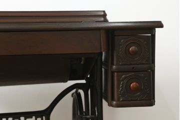 ジャンク品　イギリスアンティーク　SINGER(シンガー)社　置くだけで絵になる素敵な足踏みミシン(シンガーミシン、ミシンテーブル、ミシン台、工業用ミシン、サイドテーブル、ディスプレイ、英国)(R-069450)