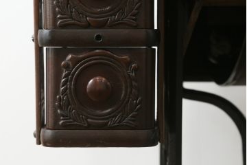 ジャンク品　イギリスアンティーク　SINGER(シンガー)社　置くだけで絵になる素敵な足踏みミシン(シンガーミシン、ミシンテーブル、ミシン台、工業用ミシン、サイドテーブル、ディスプレイ、英国)(R-069450)