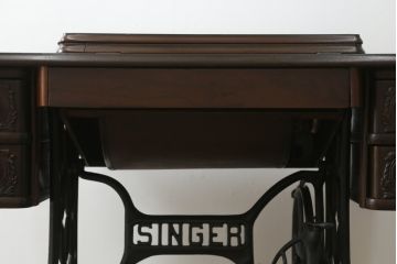 ジャンク品　イギリスアンティーク　SINGER(シンガー)社　置くだけで絵になる素敵な足踏みミシン(シンガーミシン、ミシンテーブル、ミシン台、工業用ミシン、サイドテーブル、ディスプレイ、英国)(R-069450)