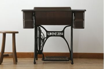 ジャンク品　イギリスアンティーク　SINGER(シンガー)社　置くだけで絵になる素敵な足踏みミシン(シンガーミシン、ミシンテーブル、ミシン台、工業用ミシン、サイドテーブル、ディスプレイ、英国)(R-069450)