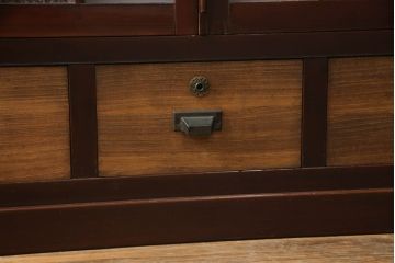 和製アンティーク　上手物!!　大正ロマンの雰囲気を高める漆塗りの大きな本箱(本棚、ブックケース、収納棚、書棚、戸棚、キャビネット、店舗什器)(R-069451)