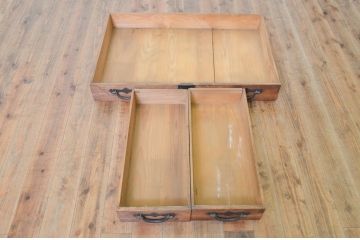和製アンティーク　古い木味の大きな重ね収納箪笥(夜具箪笥、布団箪笥、水屋箪笥、キャビネット、食器棚、収納棚)(R-069454)