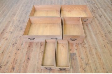 和製アンティーク　古い木味の大きな重ね収納箪笥(夜具箪笥、布団箪笥、水屋箪笥、キャビネット、食器棚、収納棚)(R-069454)