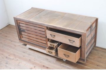 和製アンティーク　古い木味の収納箪笥サイドボード(夜具箪笥、布団箪笥、水屋箪笥、サイドキャビネット、収納棚、テレビ台)(R-069456)