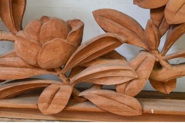 アンティーク建具　井波彫刻　辰児作　立体感のある泰山木の彫刻が目を惹く両面彫刻欄間2枚セット(明り取り、明かり取り)(R-069459)
