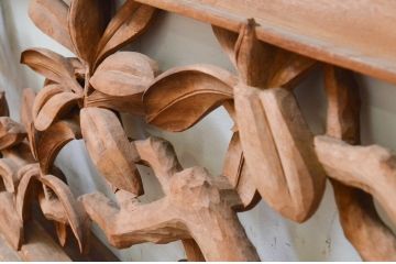 アンティーク建具　井波彫刻　辰児作　立体感のある泰山木の彫刻が目を惹く両面彫刻欄間2枚セット(明り取り、明かり取り)(R-069459)