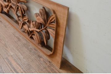 アンティーク建具　井波彫刻　辰児作　立体感のある泰山木の彫刻が目を惹く両面彫刻欄間2枚セット(明り取り、明かり取り)(R-069459)