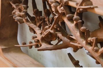 ビンテージ建具　井波彫刻　清流作　躍動感のある松竹梅が美しい両面彫刻欄間2枚セット(明り取り、明かり取り、在銘、ヴィンテージ)(R-069461)