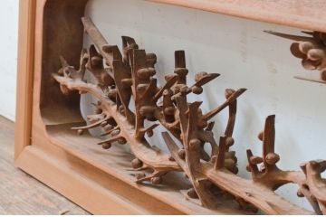 ビンテージ建具　井波彫刻　清流作　躍動感のある松竹梅が美しい両面彫刻欄間2枚セット(明り取り、明かり取り、在銘、ヴィンテージ)(R-069461)