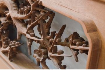 ビンテージ建具　井波彫刻　清流作　躍動感のある松竹梅が美しい両面彫刻欄間2枚セット(明り取り、明かり取り、在銘、ヴィンテージ)(R-069461)