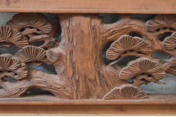 ビンテージ建具　井波彫刻　晴雲作　躍動感のある松竹梅が美しい両面彫刻欄間2枚セット(明り取り、明かり取り、在銘、ヴィンテージ)(R-069464)