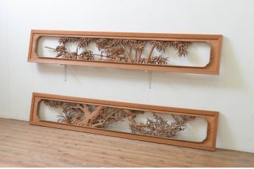 アンティーク建具　越中　井波彫刻　明雲作　繊細な菊・竹・梅のデザインが目を惹く両面彫刻欄間2枚セット(明り取り、明かり取り、在銘)(R-069465)