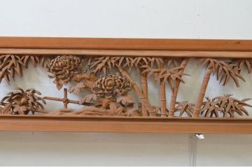 アンティーク建具　越中　井波彫刻　明雲作　繊細な菊・竹・梅のデザインが目を惹く両面彫刻欄間2枚セット(明り取り、明かり取り、在銘)(R-069465)