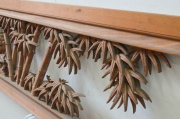 アンティーク建具　越中　井波彫刻　明雲作　繊細な菊・竹・梅のデザインが目を惹く両面彫刻欄間2枚セット(明り取り、明かり取り、在銘)(R-069465)
