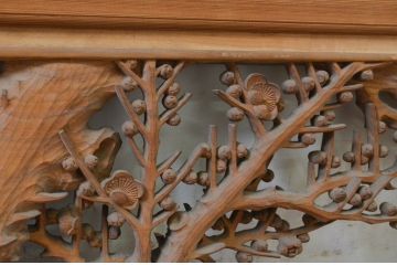 アンティーク建具　越中　井波彫刻　明雲作　繊細な菊・竹・梅のデザインが目を惹く両面彫刻欄間2枚セット(明り取り、明かり取り、在銘)(R-069465)
