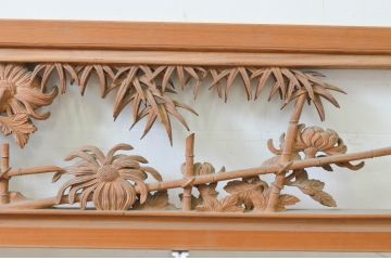 アンティーク建具　越中　井波彫刻　明雲作　繊細な菊・竹・梅のデザインが目を惹く両面彫刻欄間2枚セット(明り取り、明かり取り、在銘)(R-069465)