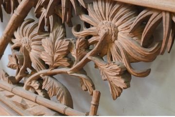 アンティーク建具　越中　井波彫刻　明雲作　繊細な菊・竹・梅のデザインが目を惹く両面彫刻欄間2枚セット(明り取り、明かり取り、在銘)(R-069465)