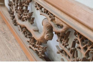 アンティーク建具　越中　井波彫刻　明雲作　繊細な菊・竹・梅のデザインが目を惹く両面彫刻欄間2枚セット(明り取り、明かり取り、在銘)(R-069465)