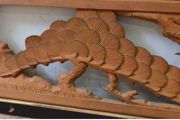 アンティーク建具　井波彫刻　迫力ある松と鶴の彫刻が素晴らしい両面彫刻欄間2枚セット(明り取り、明かり取り)(R-069466)