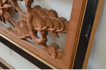 アンティーク建具　井波彫刻　迫力ある松と鶴の彫刻が素晴らしい両面彫刻欄間2枚セット(明り取り、明かり取り)(R-069466)