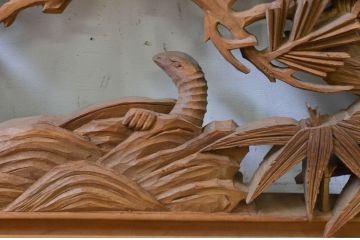 ビンテージ建具　井波彫刻　清峰刀　躍動感のある鶴・亀と松竹梅が美しい両面彫刻欄間2枚セット(明り取り、明かり取り、在銘、ヴィンテージ)(R-069468)