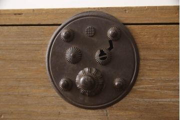 和製アンティーク　前面桐材　丸金具が趣き深い庄内箪笥サイドボード(桐箪笥、整理タンス、古箪笥、サイドチェスト、引き出し)(R-069481)