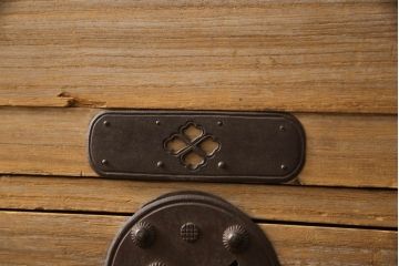和製アンティーク　前面桐材　丸金具が趣き深い庄内箪笥サイドボード(桐箪笥、整理タンス、古箪笥、サイドチェスト、引き出し)(R-069481)