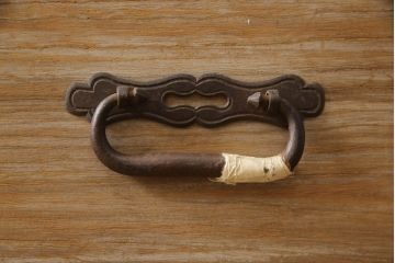 和製アンティーク　前面桐材　丸金具が趣き深い庄内箪笥サイドボード(桐箪笥、整理タンス、古箪笥、サイドチェスト、引き出し)(R-069482)