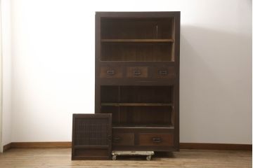 和製アンティーク　奥行きたっぷりの二段重ね水屋箪笥(食器棚、茶箪笥、キャビネット、収納棚、戸棚、引き出し)(R-069487)