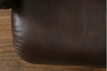中古　美品　EKORNES(エコーネス)　Reno(レノクラシック)　本革(レザー)　チーク材　チョコレートカラー　オットマン付き　ストレスレスチェアMサイズ(アームチェア、リクライニングチェア、椅子、一人掛けソファ、1Pソファ、北欧)(定価約47万円)(R-069491)